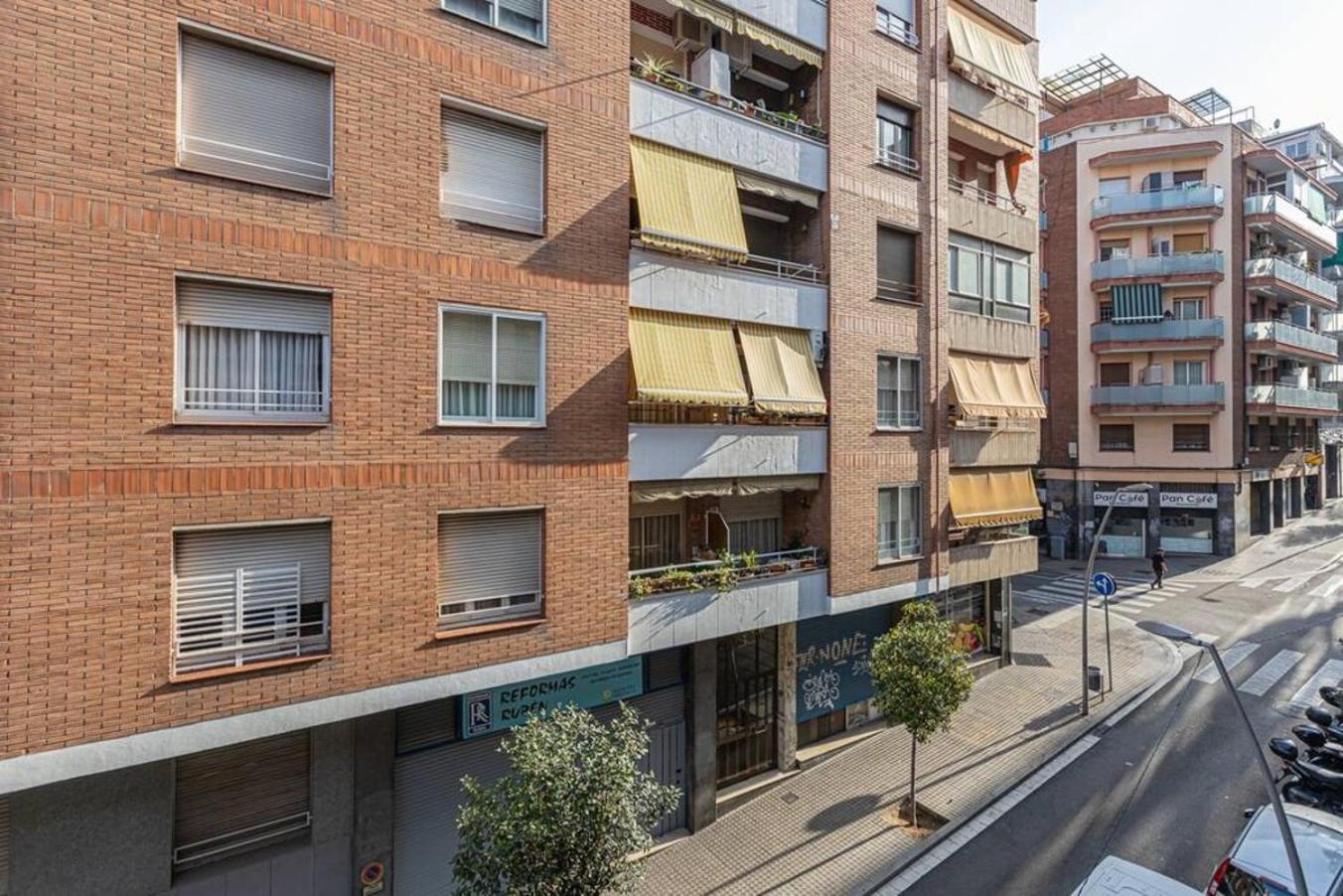 דירות הוספיטלט דה יוברגאט Bright 3Bdr Near To The Metro מראה חיצוני תמונה